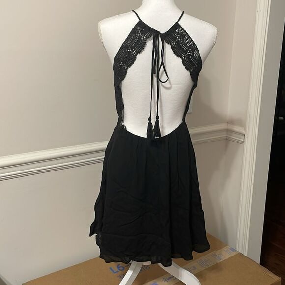 NWOT Lulu's Black Lined Halter Dress Lace Tie Size M Medium - Picture 4 of 10